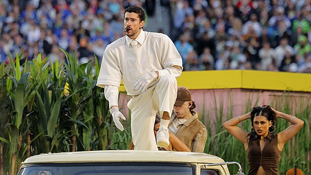 Portorik�nec Bad Bunny p�i vystoupen� na Super Bowlu (9. �nora 2026)