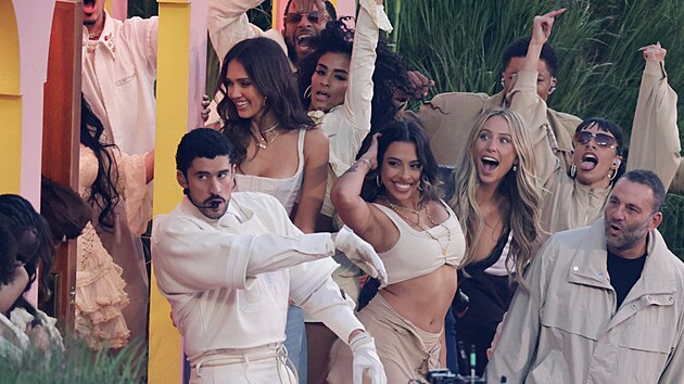 Portorik�nec Bad Bunny p�i vystoupen� na Super Bowlu (9. �nora 2026)