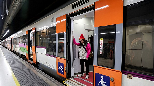 Ve �pan�lsku byl kv�li st�vce strojv�dc� zaveden minim�ln� provoz. (9. �nora 2026)