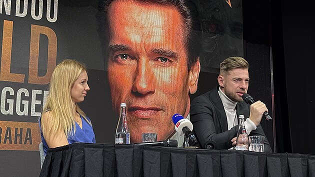 Petr V�trovsk� s man�elkou Jitkou V�trovskou na tiskov� konferenci (2. �noru 2026)