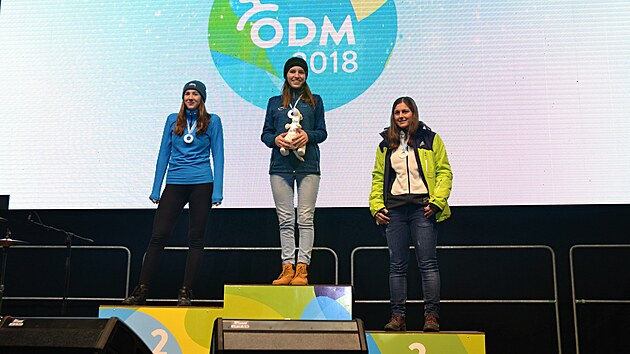 Zuzana Mad�rov� (uprost�ed) na Olympi�d� d�t� a ml�de�e v roce 2018.