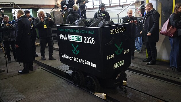 Horn�ci vyvezli z podzem� Dolu �SM na Karvinsku posledn� voz�k napln�n� �ern�m uhl�m. (4. �nora 2026)