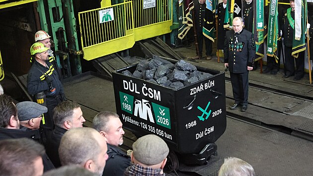 Horn�ci vyvezli z podzem� Dolu �SM na Karvinsku posledn� voz�k napln�n� �ern�m uhl�m. (4. �nora 2026)