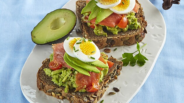 Avok�dov� chleb��ky s lososem