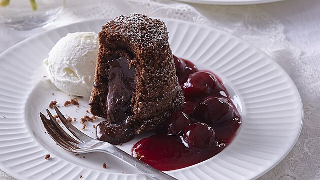 �okol�dov� fond�n s vi��ovou om��kou