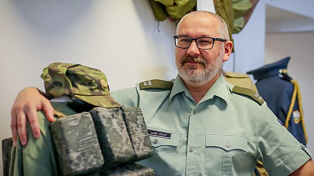 Luk� Voln� se star� o nov� uchaze�e, kte�� m��� do arm�dy.