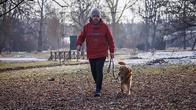 Miroslav Valentin se v�nuje v�cviku a chov�n� ps�. Velk� probl�m vid� v tom, �e lid� se k nim dnes chovaj� sp� jako k d�tem.