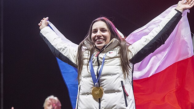 Snowboardistku Zuzanu Mad�rovou, která získala na olympijských hrách v Itálii...