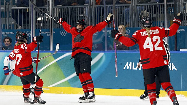 Laura Staceyov dari Kanaan merayakan melihat kegelapannya dalam pertarungan melawan esku...