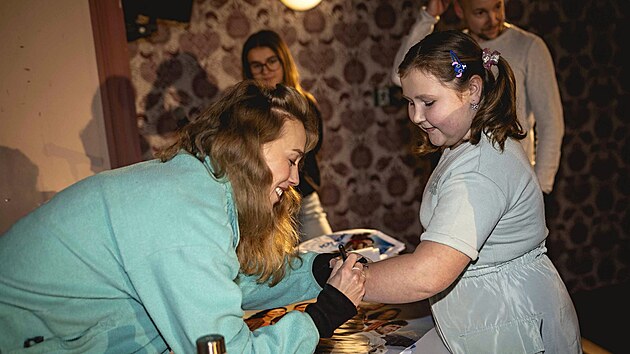 Speci�ln� premi�rov� projekce filmu Na hor�ch se ve Vysok�m M�t� z��astnila here�ka Aneta Krej��kov�. Ta ztv�rnila hlavn� roli.