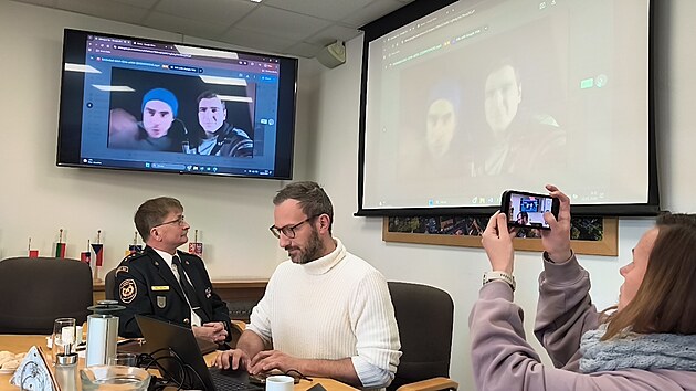 �editel Vysokom�tsk� kulturn� Tibor Pag�� na tiskov� konferenci m�sta p�edstavuje kampa� M�to �ije, na kter� se pod�lej� zn�m� osobnosti.