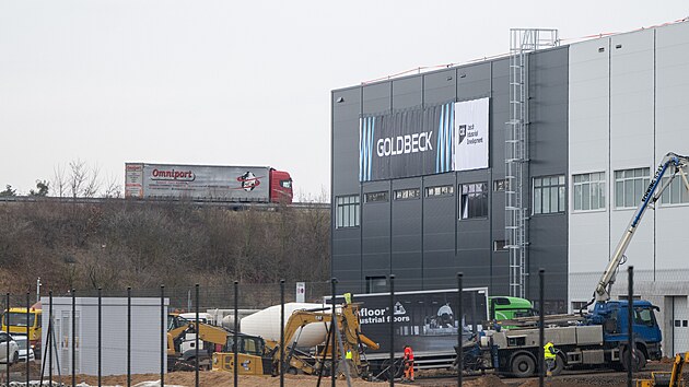 Rozestav�n� skladovac� hala mezi Opatovicemi nad Labem a �eperkou. (6. �nora 2026)