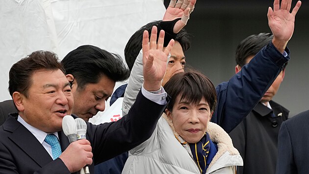 Japonsk� premi�rka Sanae Takai�iov� se ��astn� p�edvolebn� kampan� p�ed p�ed�asn�mi volbami. (7. �nora 2026)