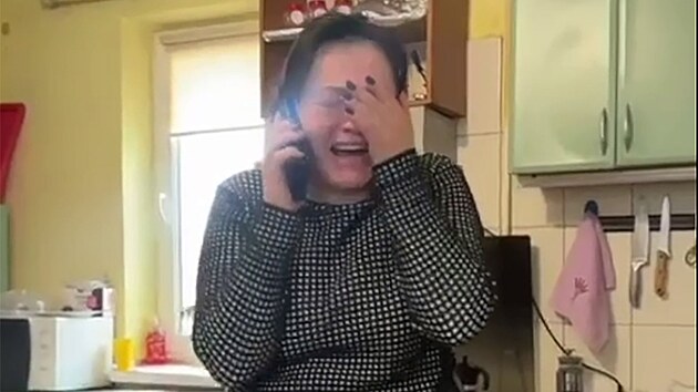 Z rusk�ho zajet� se vr�til tak� ukrajinsk� voj�k Nazar Daleckyj, o n�m� si jeho rodina myslela, �e padl. (5. �nora 2026)