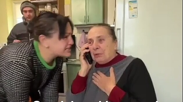 Z rusk�ho zajet� se vr�til tak� ukrajinsk� voj�k Nazar Daleckyj, o n�m� si jeho rodina myslela, �e padl. (5. �nora 2026)