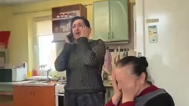 Z rusk�ho zajet� se vr�til tak� ukrajinsk� voj�k Nazar Daleckyj, o n�m� si jeho rodina myslela, �e padl. (5. �nora 2026)