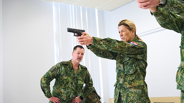 Nizozemsk� kr�lovna M�xima zah�jila vojensk� v�cvik, aby se stala �lenkou aktivn�ch z�loh arm�dy. (4. �nora 2026)