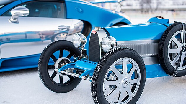 Bugatti letos sraz na zamrzl�m jeze�e pojalo hodn� velkoryse.