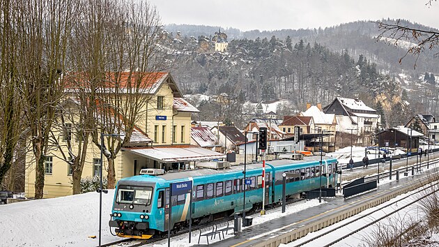 Cestuj�c� v Mal� Sk�le se mohou t�it na nov� zrekonstruovan� n�dra��.(4. �nora 2026)