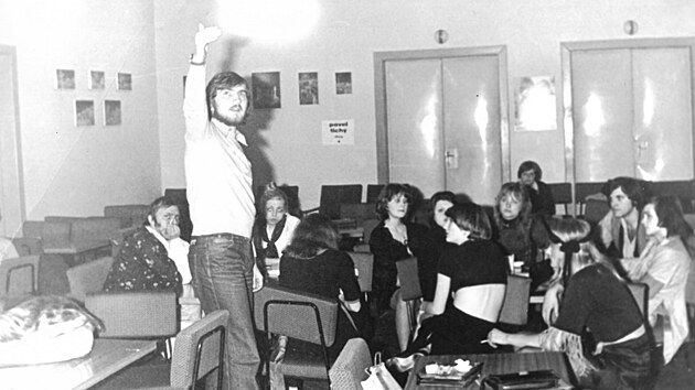 Miroslav Donutil jako re�is�r hry �ena ha�te�iv� a man�el zoufanliv� na...