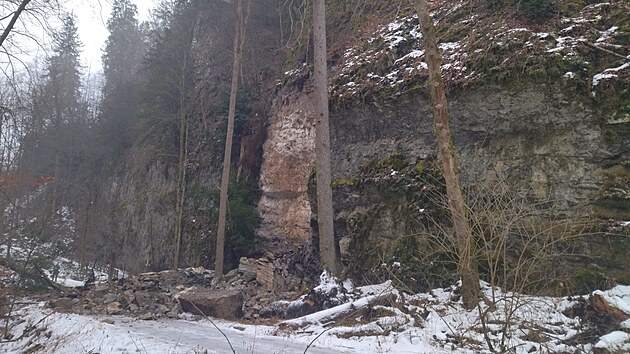 V Moravsk�m krasu se z��tila sk�la na cestu Pust�m �lebem. (6. �nora 2026)