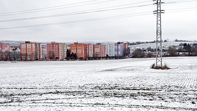 Západní obchvat povede mezi Pelhřimovem a Starým Pelhřimovem, nedaleko největšího sídliště ve městě. Na většině budoucí trasy jsou dnes pole.