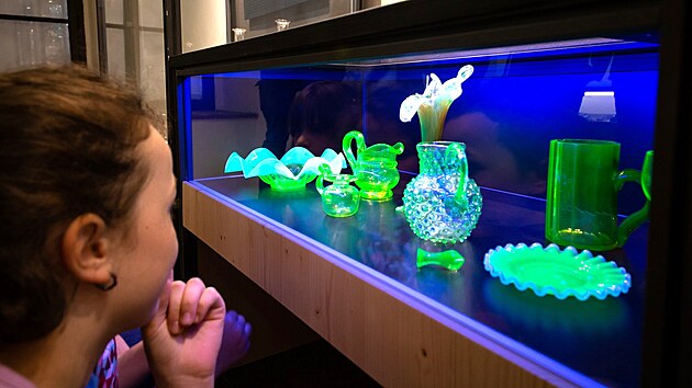 Novom�stsk� muzeum se py�n� mimo jin� expozic� skla, v�etn� uranov�ho.