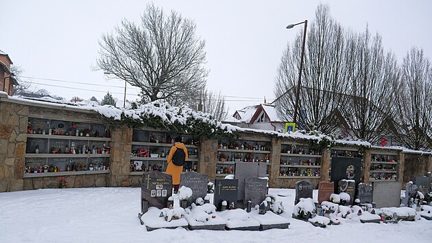 Byst�i�t� pl�nuj� krom� instalace Stromu vzpom�nek pokra�ovat i v budov�n� kolumb�ri� v oplocen� h�bitova.