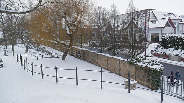 Strom vzpom�nek najde na byst�ick�m h�bitov� m�sto v oblasti rozptylov� lou�ky (na sn�mku).