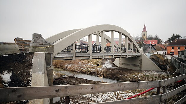 Obnoven� secesn� most pot�� oko i du�i milovn�ka technick�ho stavitelstv�. Jenom pro sou�asnost u� nen� tolik praktick�.