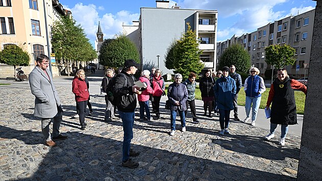 B�hem p��pravy manu�lu uspo��dali jeho auto�i n�kolik vych�zek se z�jemci po m�stech, kter� datab�ze detailn� popisuje.