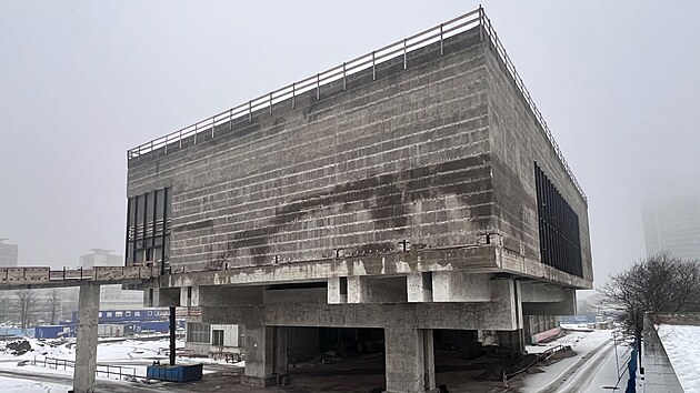 Radnice v Most� vybrala provozovatele restaurace v m�stsk�m kulturn�m dom� Repre, kter� se nyn� p�estavuje. Na budov� ze 70. let minul�ho stolet� budou d�ln�ci pracovat je�t� rok.