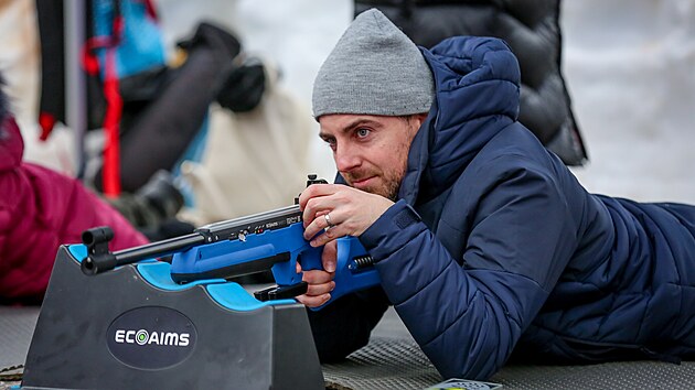 Report�r iDNES.cz Pavel Kortus si vyzkou�el i st�elbu na biatlonov� st�elnici (6. �nora 2026).