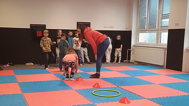 Kate�ina Semanov� dok�zala zabavit nejmen�� �kol�ky v mal� t�locvi�n�.