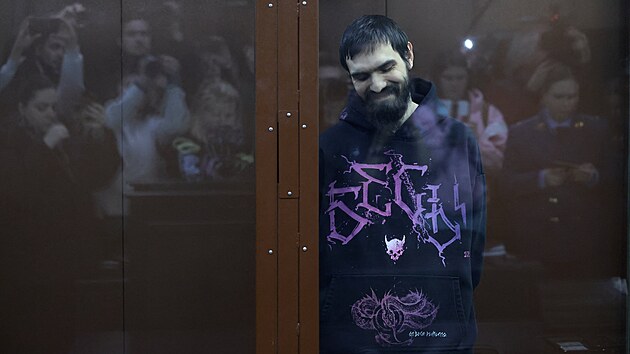 Rusk� komik Art�mij Ostanin reaguje na rozsudek u moskevsk�ho soudu. (4. �nora 2026)