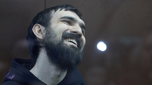 Rusk� komik Art�mij Ostanin reaguje na rozsudek u moskevsk�ho soudu. (4. �nora 2026)