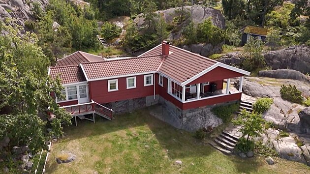 P�vodn� chata v typick� �norsk� barevnosti