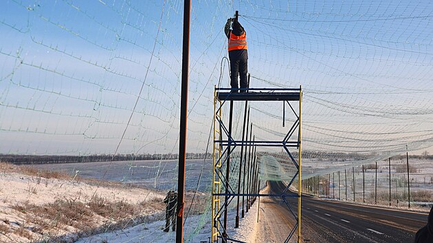 Instalace ochrann� s�t� na silnici v Z�poro�sk� oblasti (2. �nora 2026)