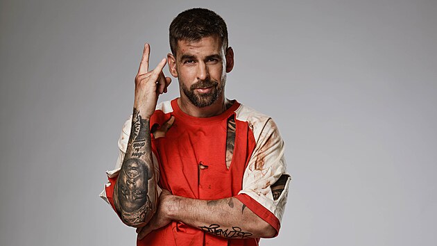 Adam (Rest) do Survivoru vstupuje s jasnou motivac� posunout sv� hranice a poznat nov� str�nky vlastn� osobnosti. Sout� vn�m� jako v�zvu, do kter� chce j�t naplno a vyt�it z n� co nejv�c zku�enost�, kter� si odnese i do b�n�ho �ivota. P�esto�e v sob� nese siln� emoce, d�v� je najevo jen velmi z��dka a pouze lidem, kter�m skute�n� d�v��uje.