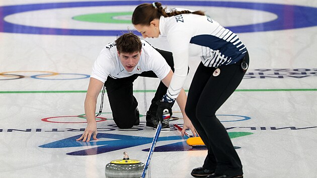 Vt Chabiovsk menyaksikan Julie Zelingrov membuka jalan menuju batu pengeriting.
