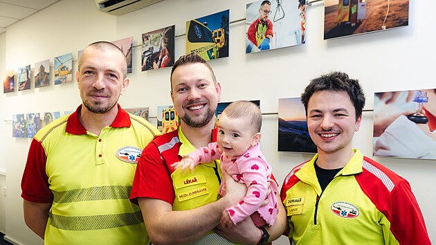 Sedmim�s��n� Lucie na n�v�t�v� mezi zdravotnick�mi z�chran��i