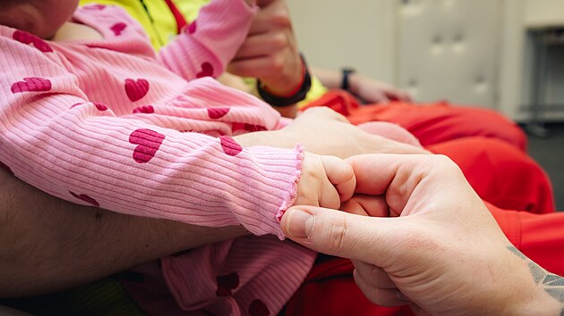 Sedmim�s��n� Lucie na n�v�t�v� mezi zdravotnick�mi z�chran��i