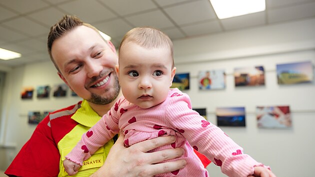 L�ka� Ond�ej Mr��vek se zachr�n�nou hol�i�kou