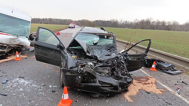 Dva lidé se zranili p�i nehod� osobního auta, kamionu a dodávky u �astolovic na...
