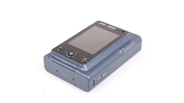 Velkorys� displej a ovl�dac� tla��tka na zadn� stran� fotoapar�tu Fujifilm...