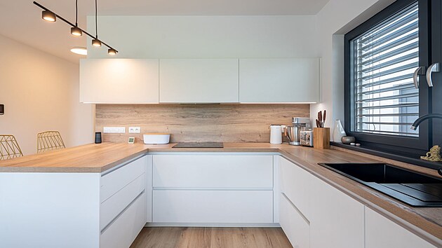 S vybaven�m interi�ru Monice velmi ochotn� pom�hala realiza�n� firma. 