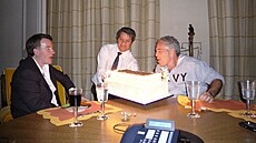 Peter Mandelson a Jeffrey Epstein na snímku zve�ejn�ném americkým ministerstvem...