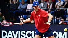 Americký tenista Tommy Paul v daviscupovém utkání proti Ma�arsku.