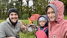 Man�elé Zuzana a Michal Bla�kovi se svou p�tiletou dcerou �ijí v Praze, ale...