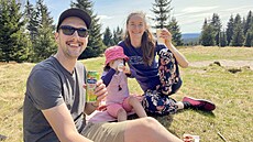 Man�elé Zuzana a Michal Bla�kovi se svou p�tiletou dcerou �ijí v Praze, ale...